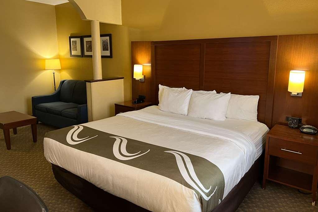 Quality Suites Midland North Loop 250 Chambre photo